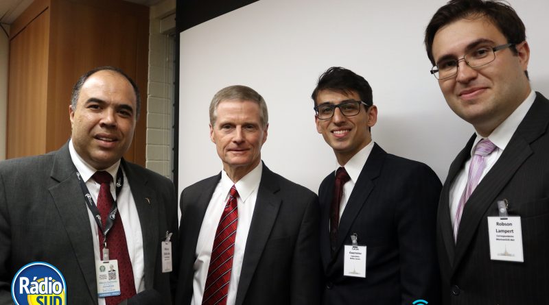 Márcio Galhardo, Elder Davd A. Bednar dos Doze, Lucas Guerreiro e Robson Lampert.