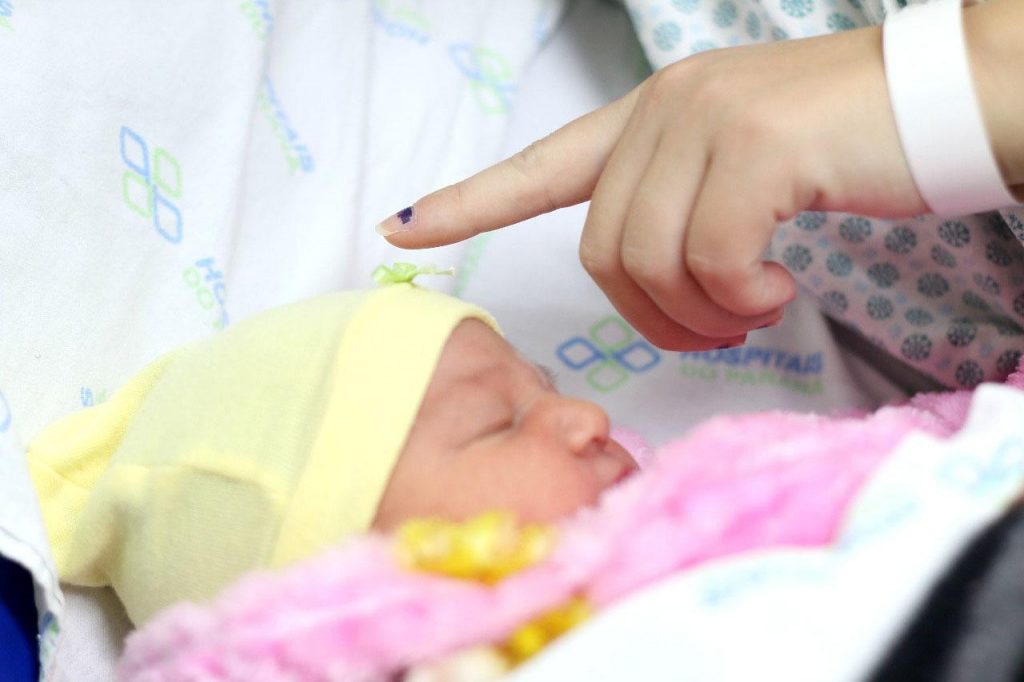 "Organização religiosa doou toucas aos recém-nascidos do HUOP", continue lendo em: https://www.oparana.com.br/noticia/maos-que-ajudam